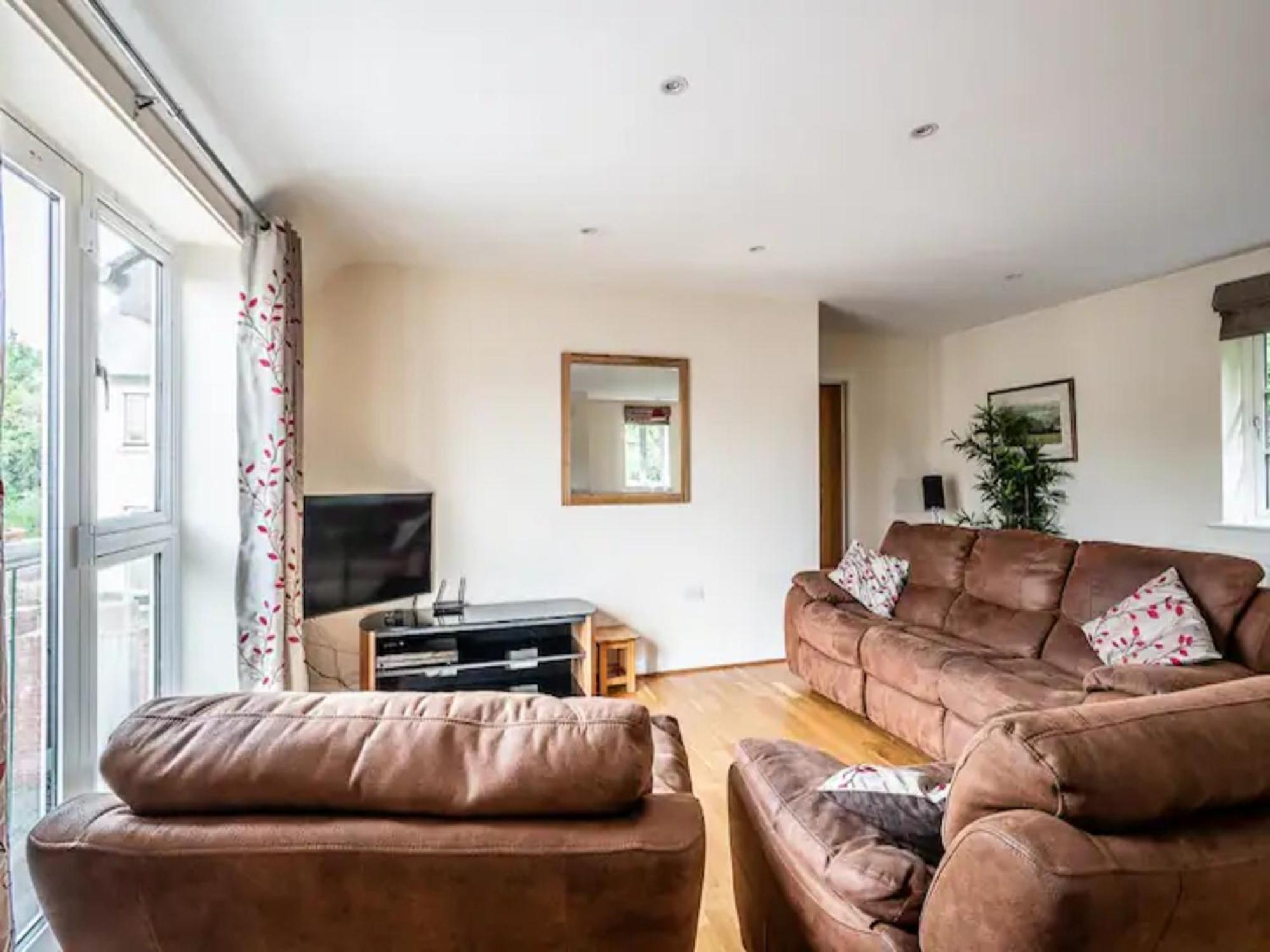 Spacious Modern Home In Picturesque Village Exeter Luaran gambar